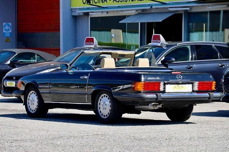 Usata Mercedes 560 227 CV (166 kW) 1986 Blu scuro Cabrio