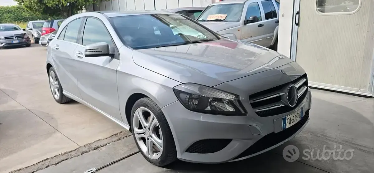 Usata Mercedes A180 Premium 109 CV (80 kW) 2015 Grigio Utilitaria