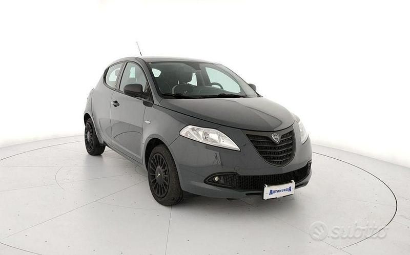 Grigio scuro Usata 2015 Lancia Ypsilon Due volumi | 8490 € (Cara) - Immagine 1/4