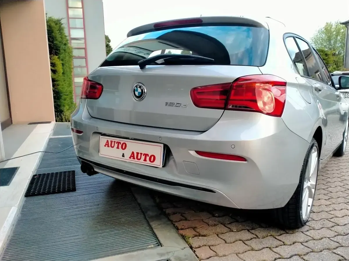 Usata BMW 120 Sport Line 190 CV (139 kW) 2018 Argento Berlina