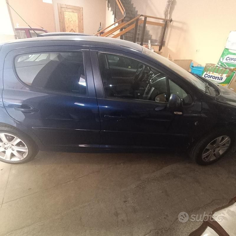 Usata Peugeot 207 90 CV (66 kW) 2007 Blu Utilitaria