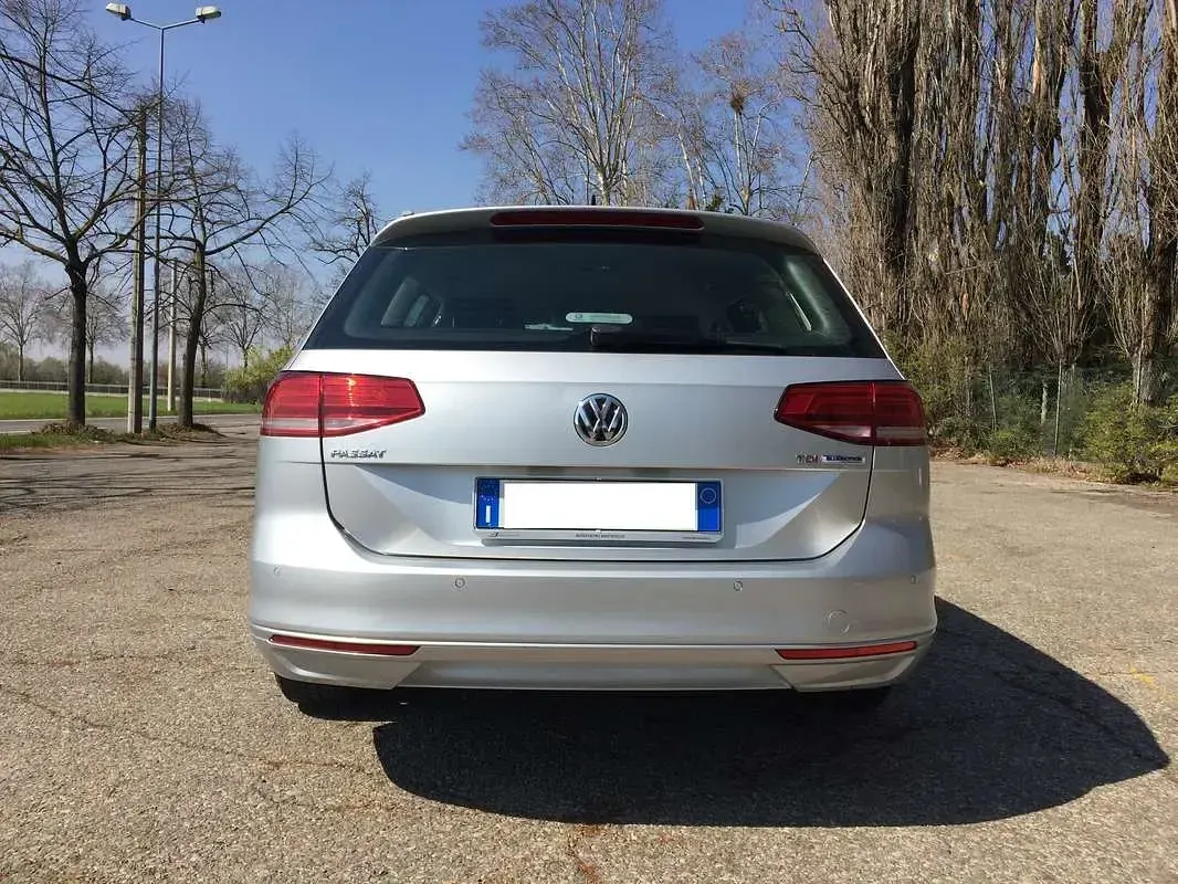 Käytetty VW Passat Business 120 HP (88 kW) 2016 Hopea Farmari