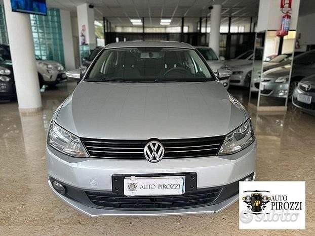Grigio Usata 2012 VW Jetta Tre volumi | 7500 € - Immagine 1/4