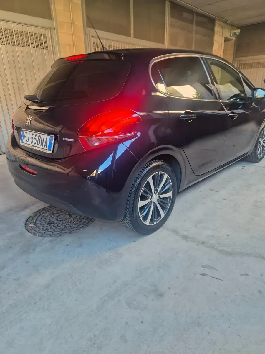 Usata Peugeot 208 Allure 82 CV (60 kW) 2017 Bluazzurro Utilitaria