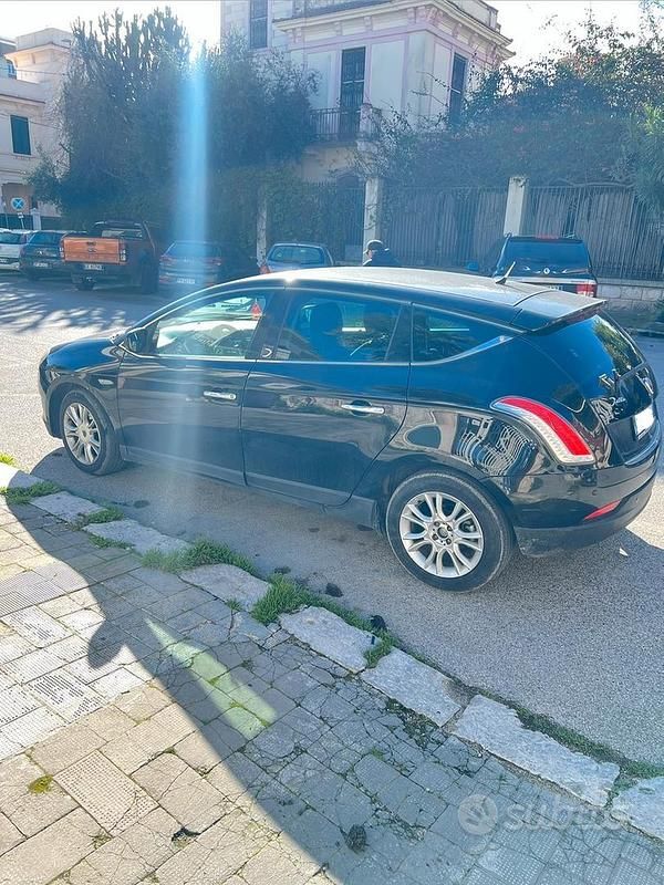 Usata Lancia Delta 120 CV (88 kW) 2011 Nero Utilitaria