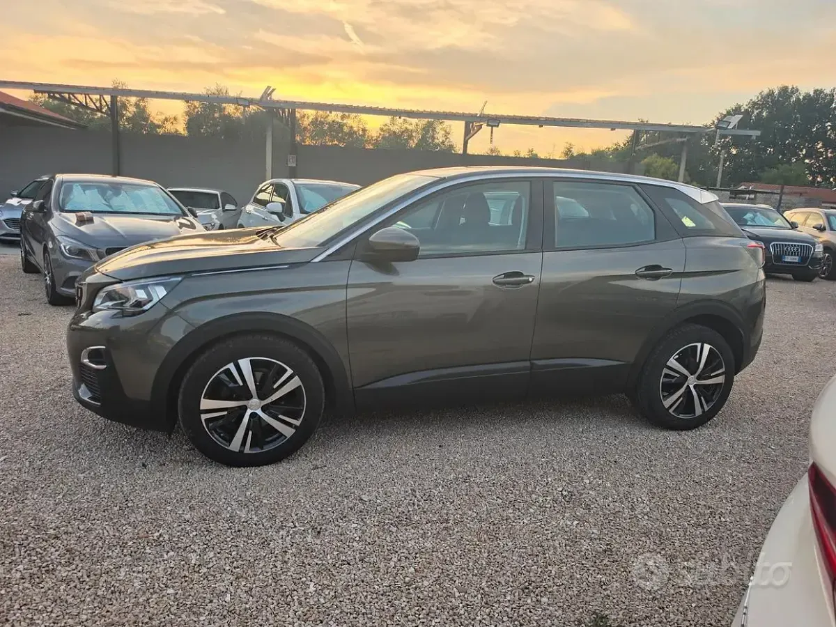 Usata Peugeot 3008 Business-Line 120 CV (88 kW) 2017 Beige SUV