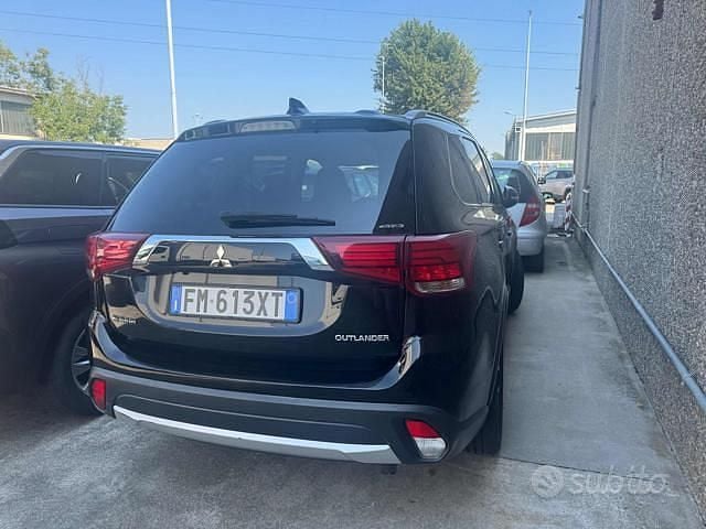 Usata Mitsubishi Outlander Instyle 150 CV (110 kW) 2017 Nero SUV