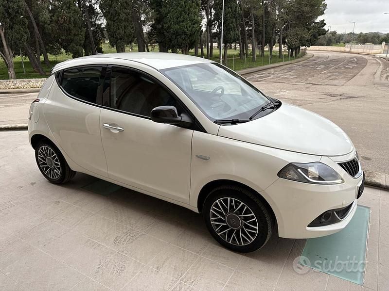Usata Lancia Ypsilon S 69 CV (50 kW) 2023 Bianco Utilitaria