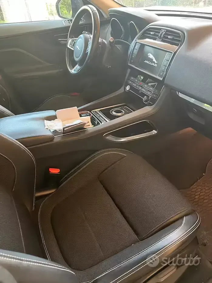 Usata Jaguar F-Pace 180 CV (132 kW) 2016 Grigio SUV