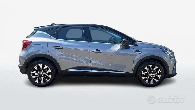 Usata Renault Captur Techno 145 CV (106 kW) 2023 Grigio scuro SUV