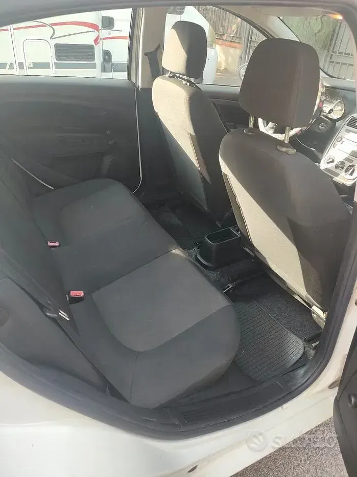 Usata Fiat Grande Punto 75 CV (55 kW) 2014 Bianco Utilitaria