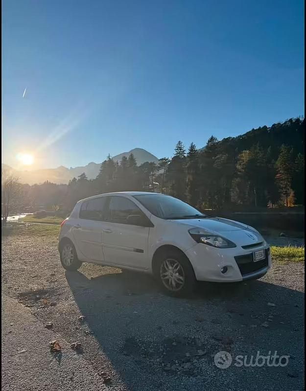 Usata Renault Clio II Dynamique 86 CV (63 kW) 2011 Bianco Berlina
