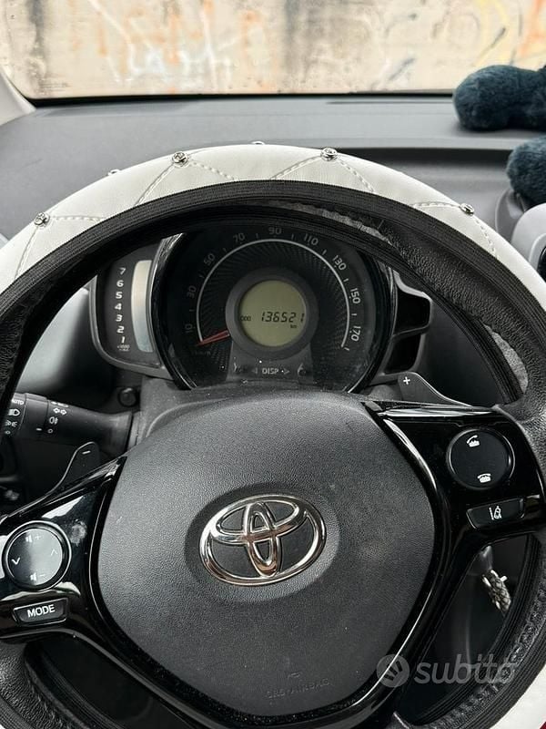 Usata Toyota Aygo 72 CV (52 kW) 2021 Nero Utilitaria