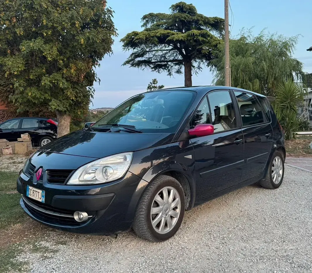 Usata Renault Scénic II Dynamique 106 CV (77 kW) 2006 Bluazzurro Monovolume