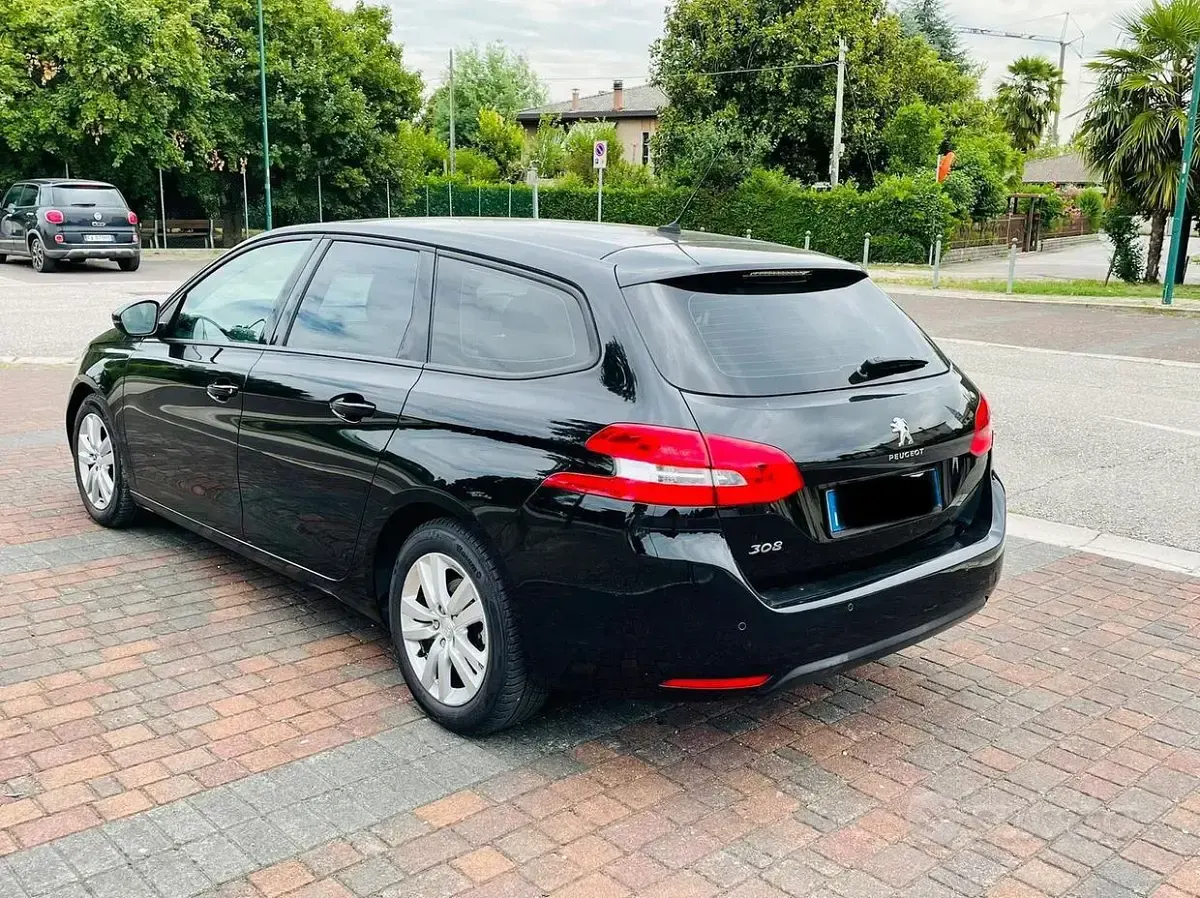 Usata Peugeot 308 SW 116 CV (85 kW) 2017 Nero Station wagon