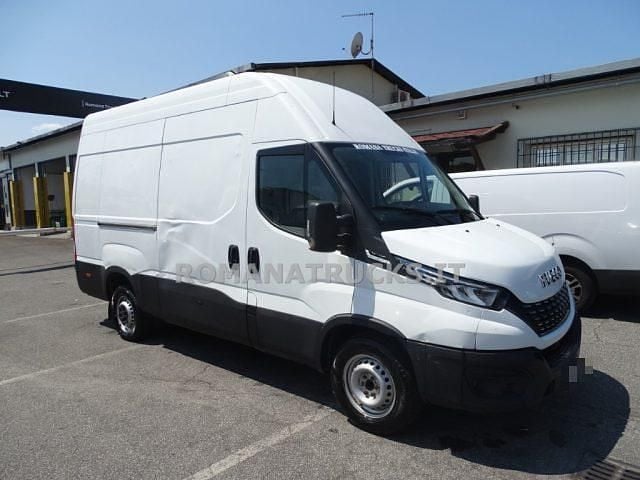 Usata Iveco Daily 136 CV (100 kW) 2020 Bianco pastello Berlina
