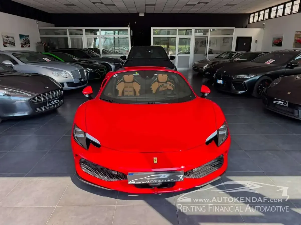 Usata Ferrari 296 830 CV (610 kW) 2025 Cabrio