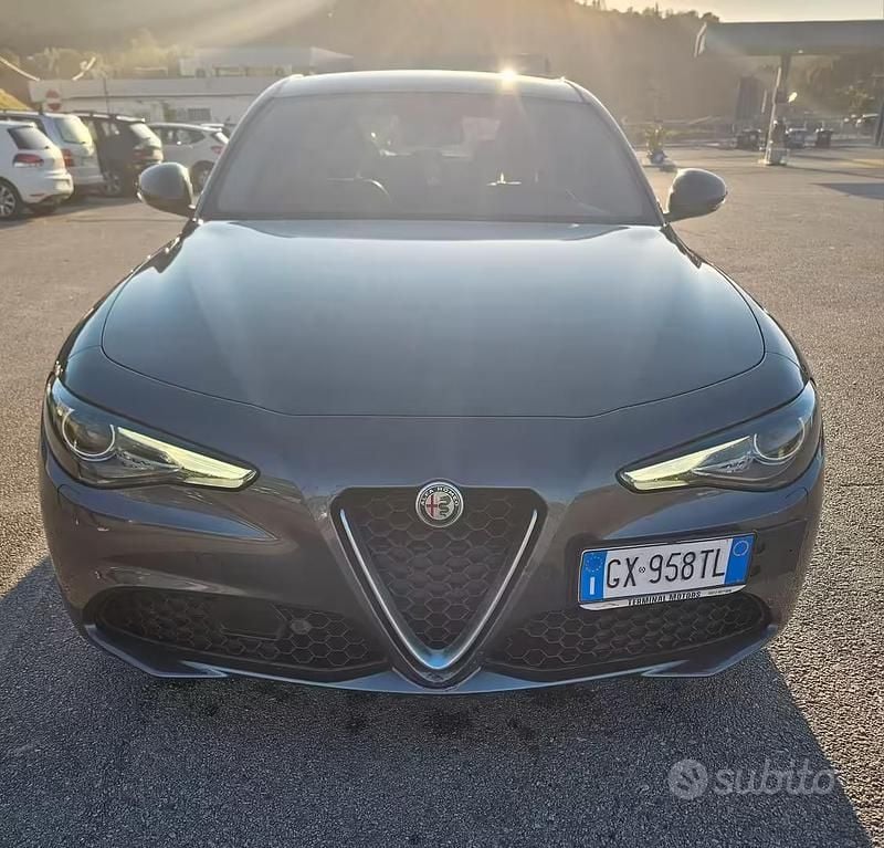 Usata Alfa Romeo Giulia 160 CV (117 kW) 2020 Grigio Berlina