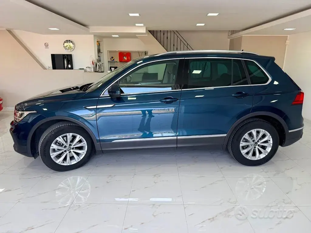 Usata VW Tiguan Life 150 CV (110 kW) 2022 Bluazzurro SUV