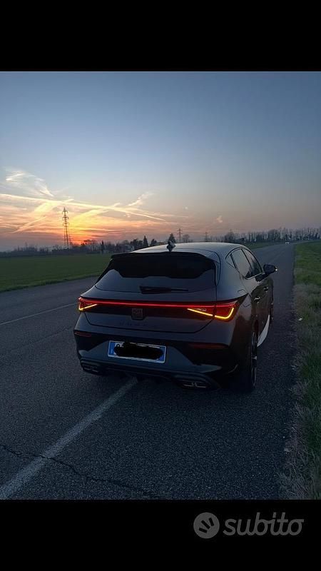Usata 2023 Cupra Leon Tre volumi | 30.990 € (Buon prezzo) - Immagine 1/4