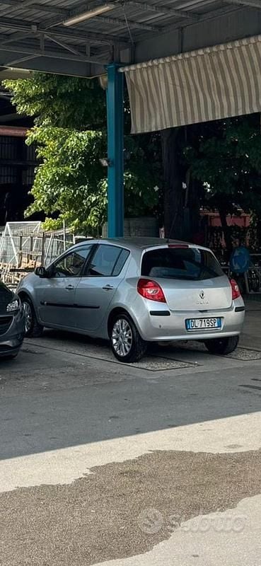 Usata Renault Clio II LE 75 CV (55 kW) 2008 Grigio Berlina