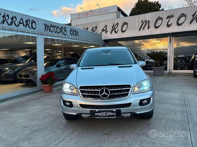 Usata Mercedes ML320 224 CV (164 kW) 2005 Grigio SUV