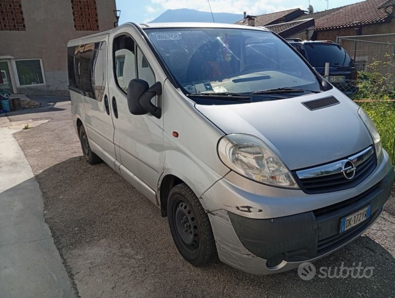 Usata Opel Vivaro 115 CV (84 kW) 2007 Marrone Monovolume