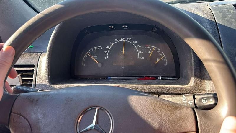 Usata Mercedes Vito 122 CV (89 kW) 2003 Grigio Furgone