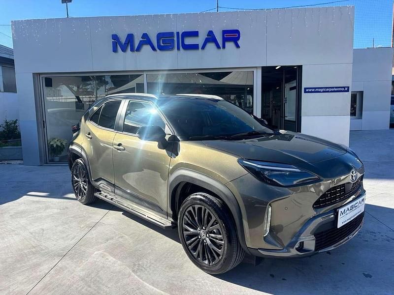 Usata Toyota Yaris Cross 92 CV (67 kW) 2022 Oxide bronze & black SUV