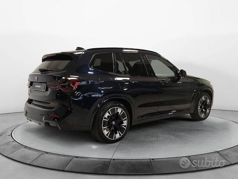 Usata BMW iX3 Impressive 80 kW (109 CV) 2024 Blu SUV