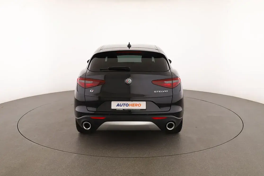 Usata Alfa Romeo Stelvio Executive 210 CV (154 kW) 2018 Nero SUV