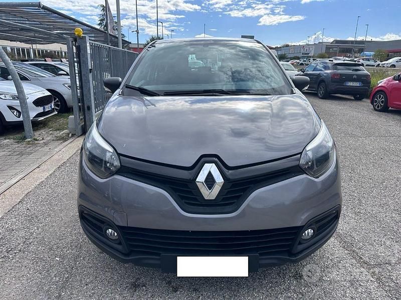 Usata Renault Captur Zen 90 CV (66 kW) 2017 Grigio(met.) SUV
