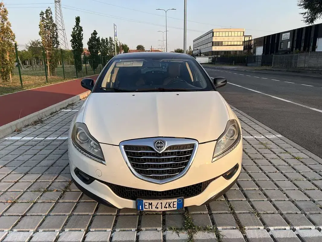 Usata Lancia Delta Gold 120 CV (88 kW) 2012 Utilitaria