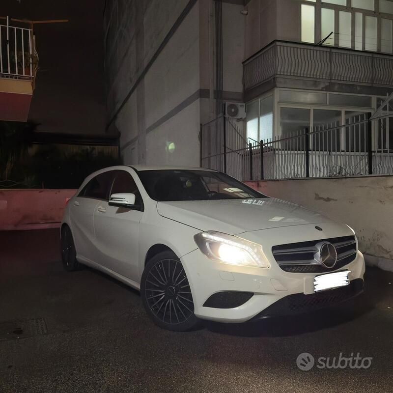 Bianco Usata 2016 Mercedes A200 Tre volumi | 13.000 € (Super prezzo) - Immagine 1/4