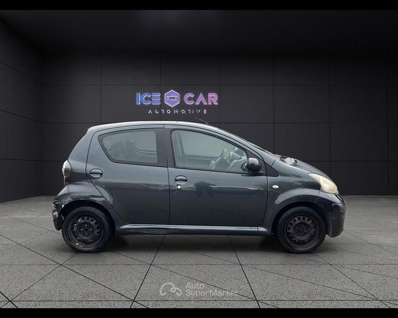 Usata Toyota Aygo Sol 68 CV (50 kW) 2009 Grigio Utilitaria