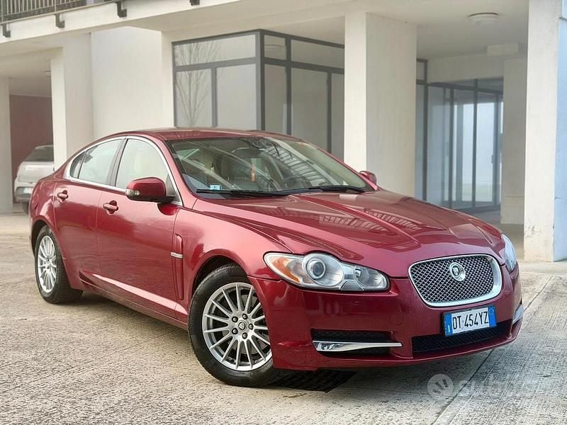 Rosso Usata 2009 Jaguar XF Luxury Tre volumi | 4800 € (Buon prezzo) - Immagine 1/4