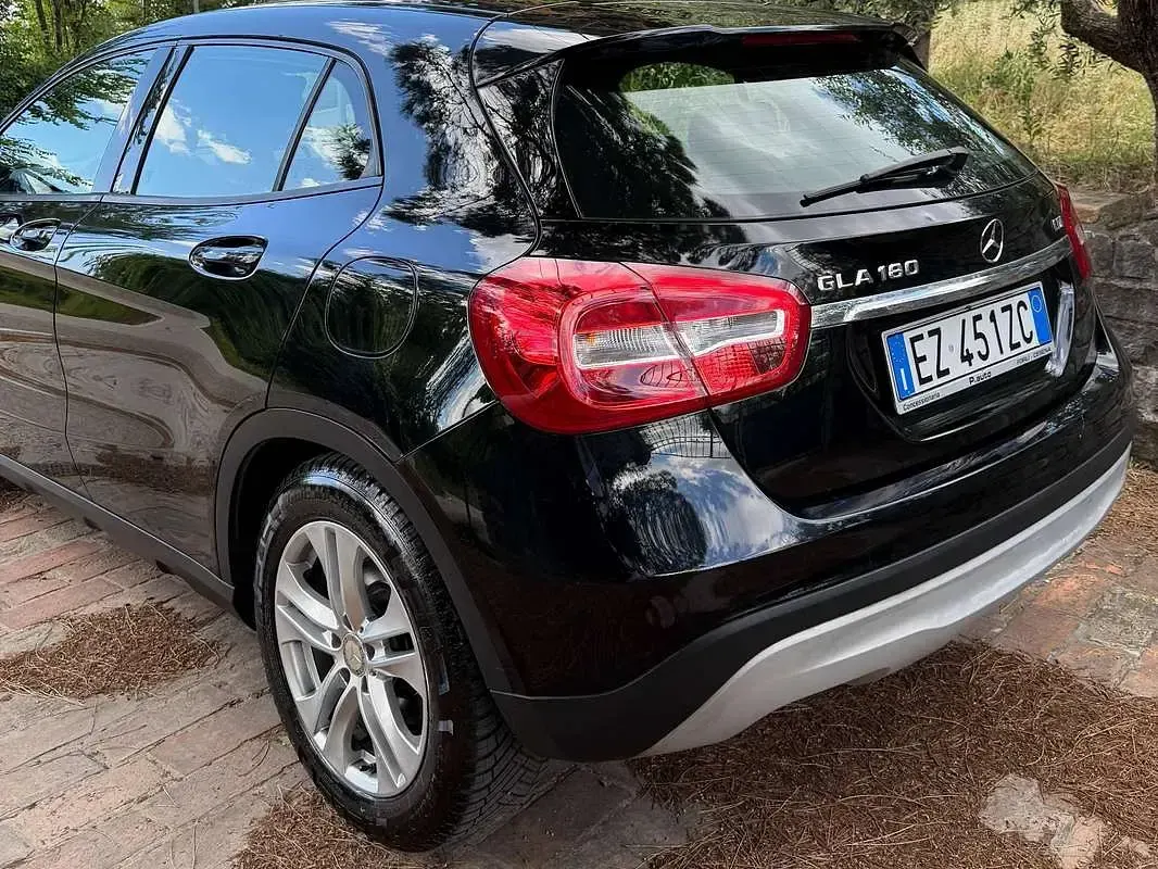 Usata Mercedes GLA180 Executive 109 CV (80 kW) 2015 Nero SUV