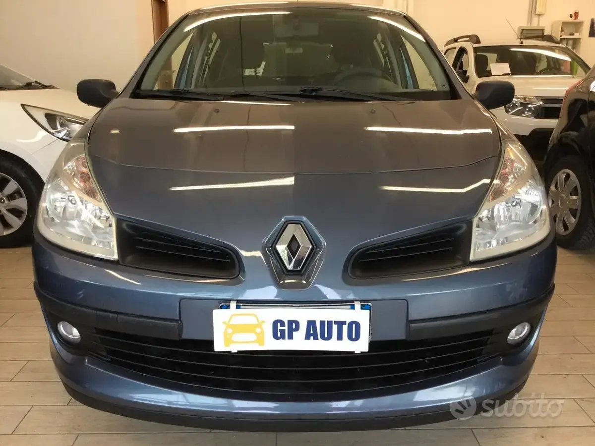 Usata Renault Clio II 75 CV (55 kW) 2008 Grigio Berlina
