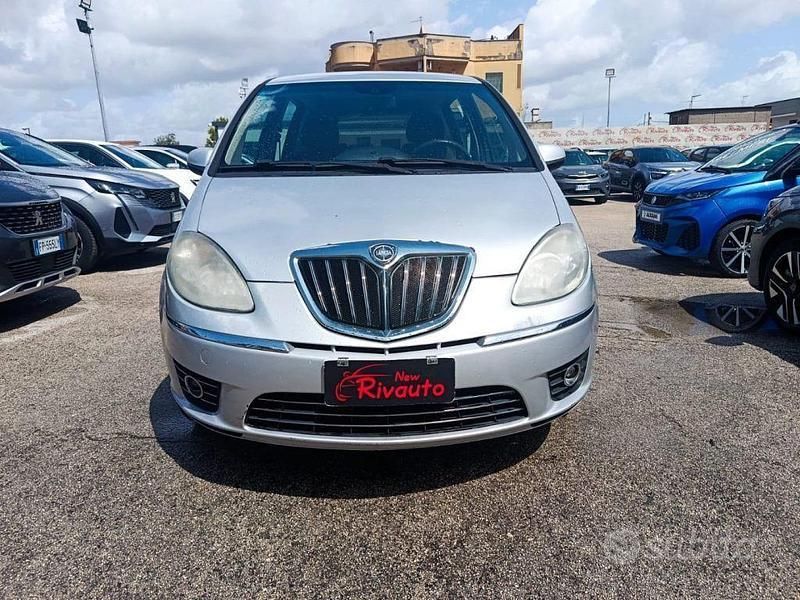 Grigio Usata 2010 Lancia Musa Monovolume | 3900 € (Buon prezzo) - Immagine 1/4