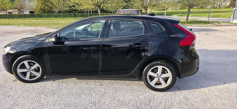 Usata Volvo V40 Kinetic 114 CV (83 kW) 2013 Nero Berlina