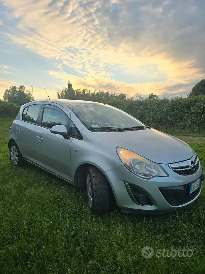 Usado Opel Corsa Edition 75 HP (55 kW) 2013 Azul Citadino