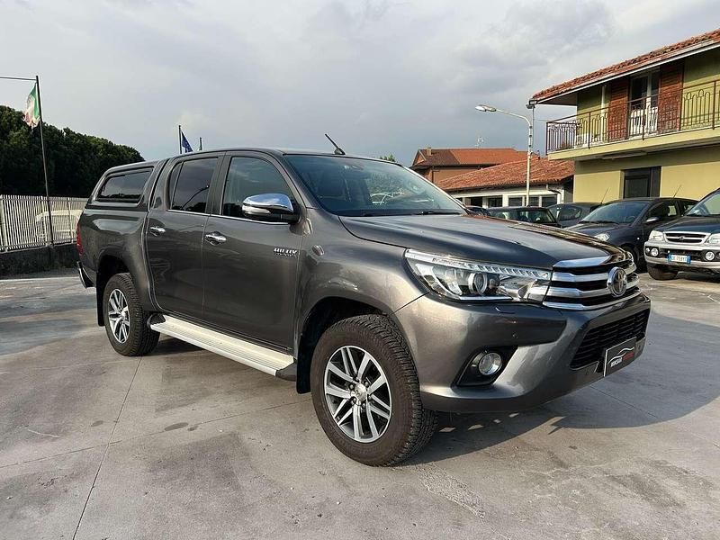 Usata Toyota HiLux Lounge 150 CV (110 kW) 2016 Grigio Pick-up