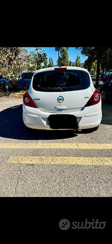 Usata Opel Corsa 75 CV (55 kW) 2011 Bianco Utilitaria