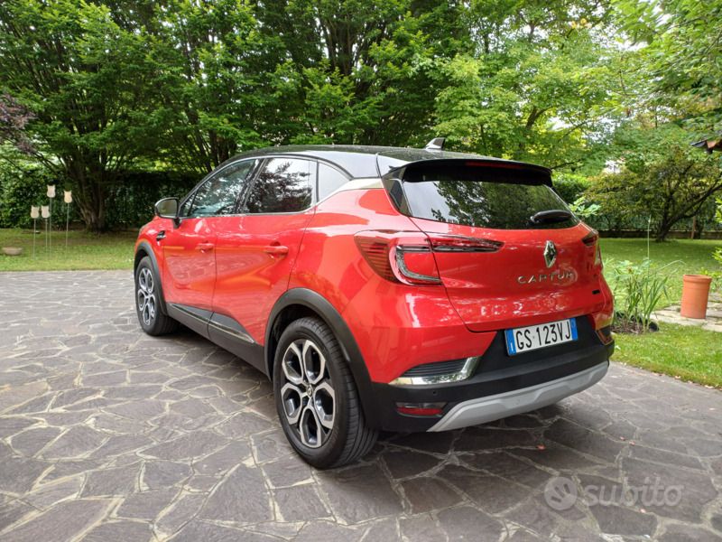 Usata Renault Captur 145 CV (106 kW) 2024 Rosso SUV
