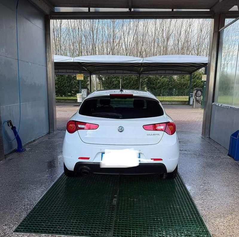 Usata Alfa Romeo Giulietta 120 CV (88 kW) 2016 Bianco Utilitaria