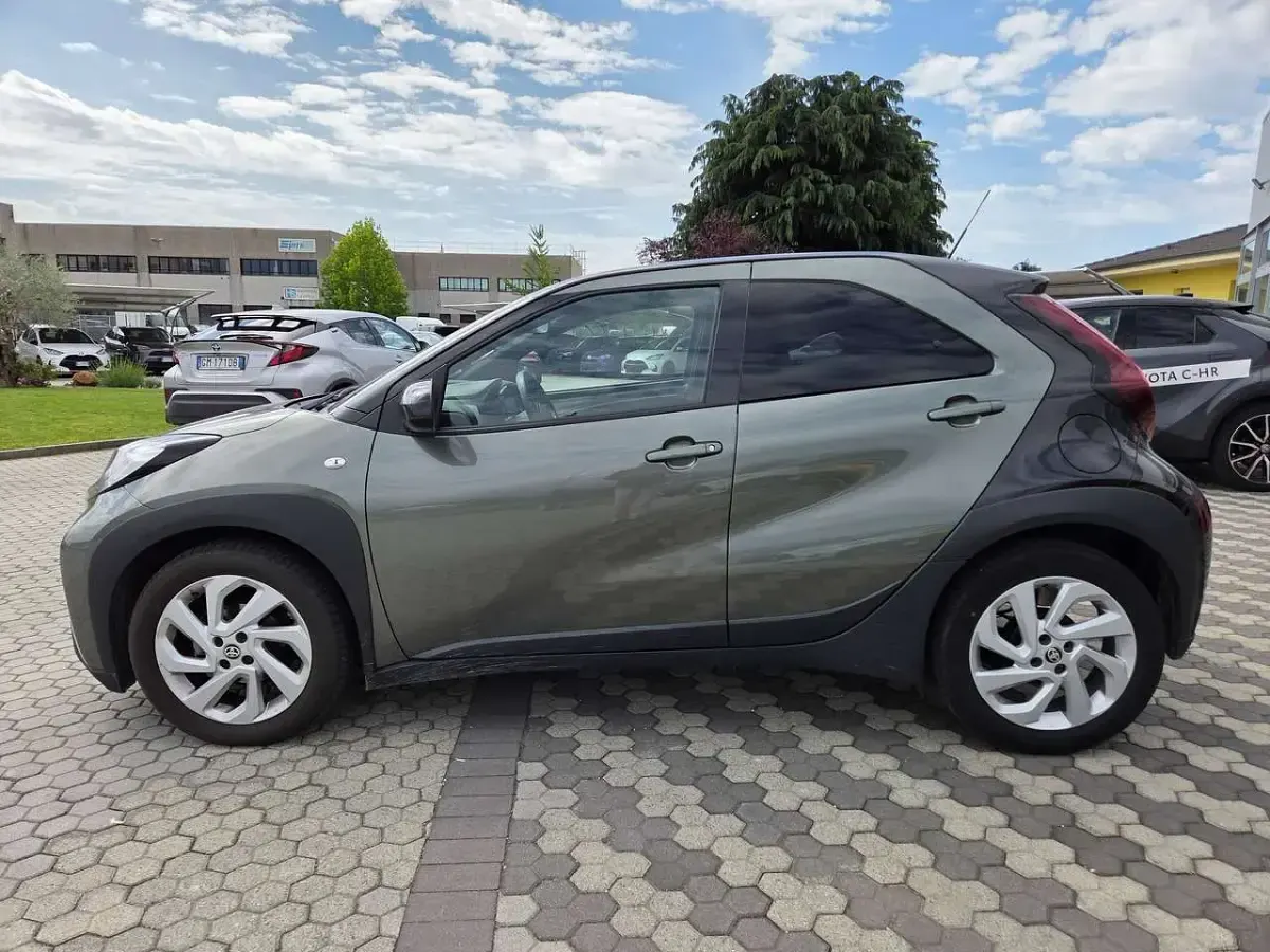 Usata Toyota Aygo X Trend 72 CV (52 kW) 2022 Cardamom green & black met SUV
