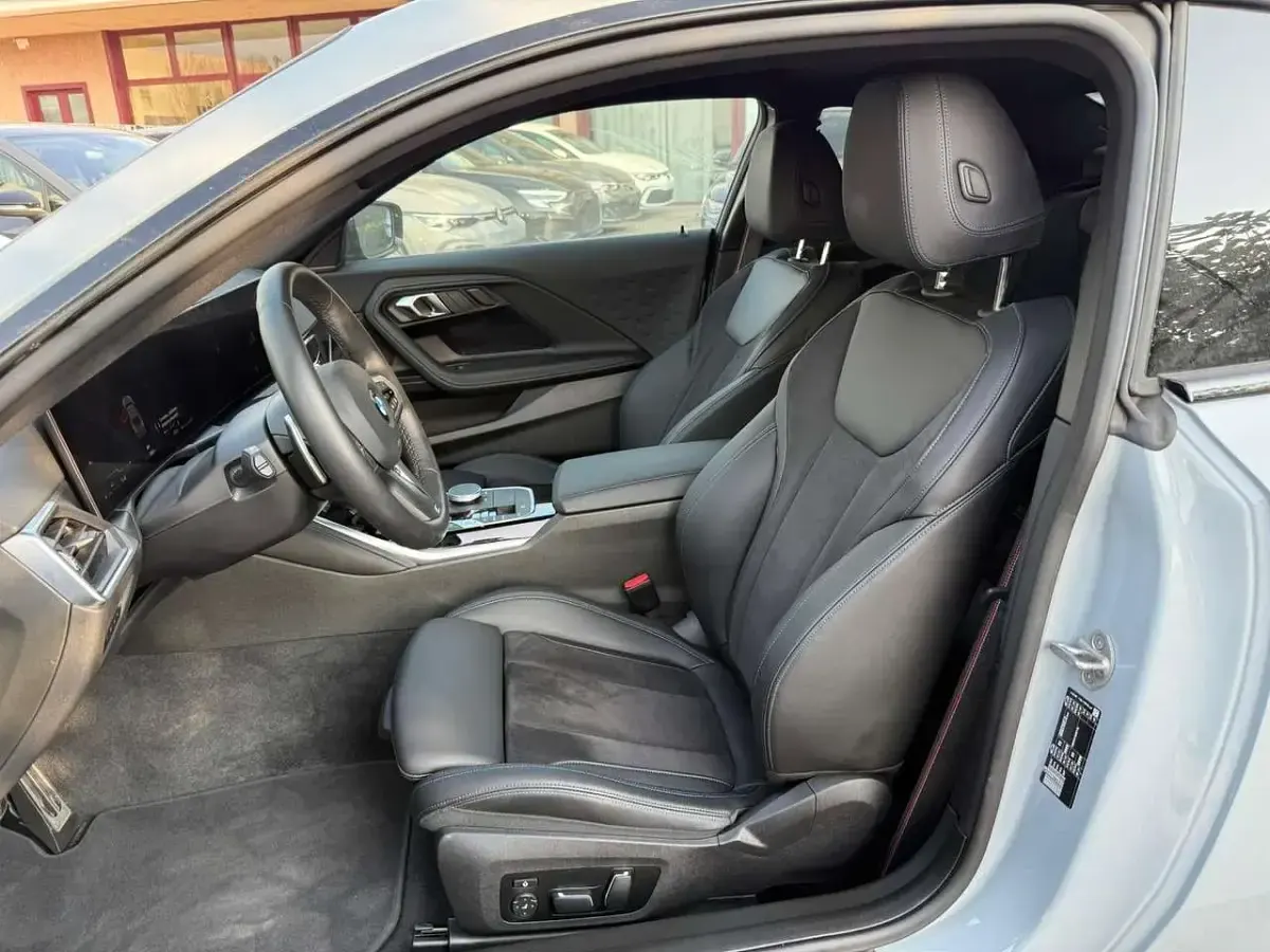 Usata BMW 220 Sport Line 184 CV (135 kW) 2024 Grigio pastello Coupé