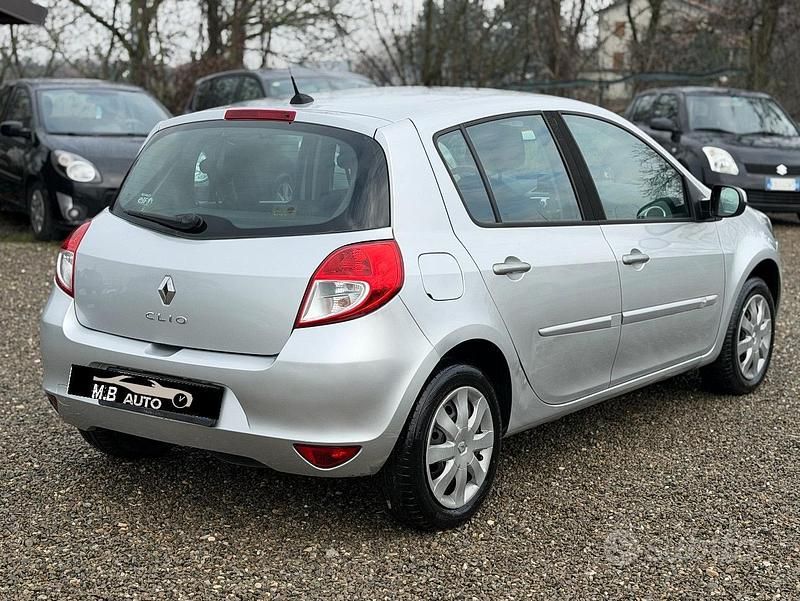 Usata Renault Clio II 72 CV (52 kW) 2010 Grigio Berlina
