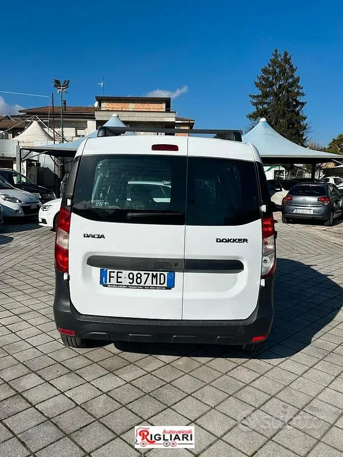 Usata Dacia Dokker Lauréate 75 CV (55 kW) 2016 Bianco Monovolume