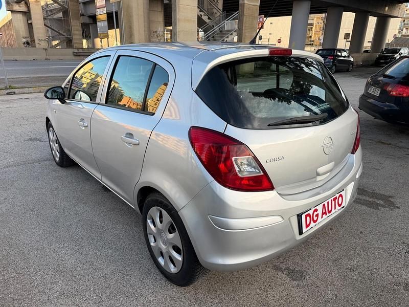 Usata Opel Corsa 75 CV (55 kW) 2009 Argento Utilitaria